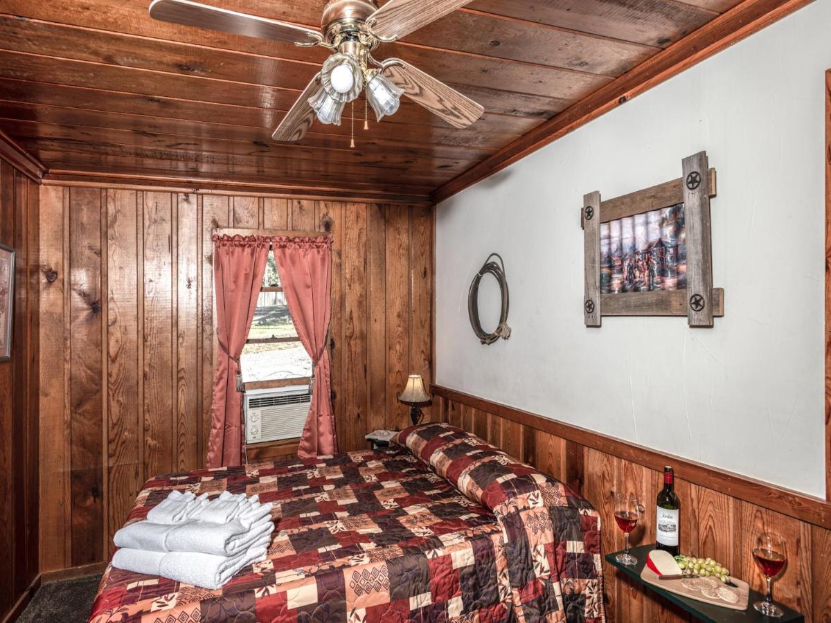 Apache Village Cabinette 15, Queen Bed, Midtown, Sleeps 2 Ruidoso Exterior foto